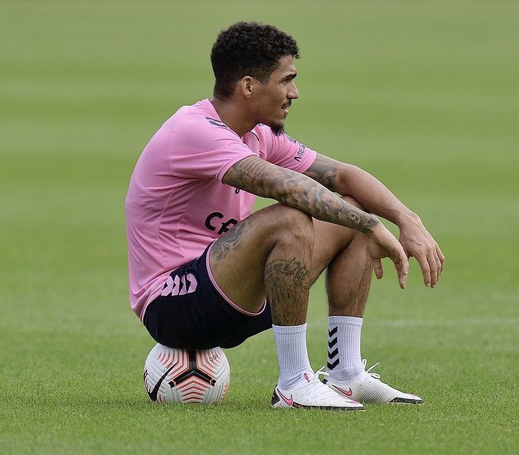 Allan (£21 million)- 8/10World class midfielder in his prime. A warrior in our midfield who’s not scared of putting in a tackle. Obviously down to Ancelottis pull but doesn’t take away from the fact Brands negotiated this deal down from around £35 million to £21 million