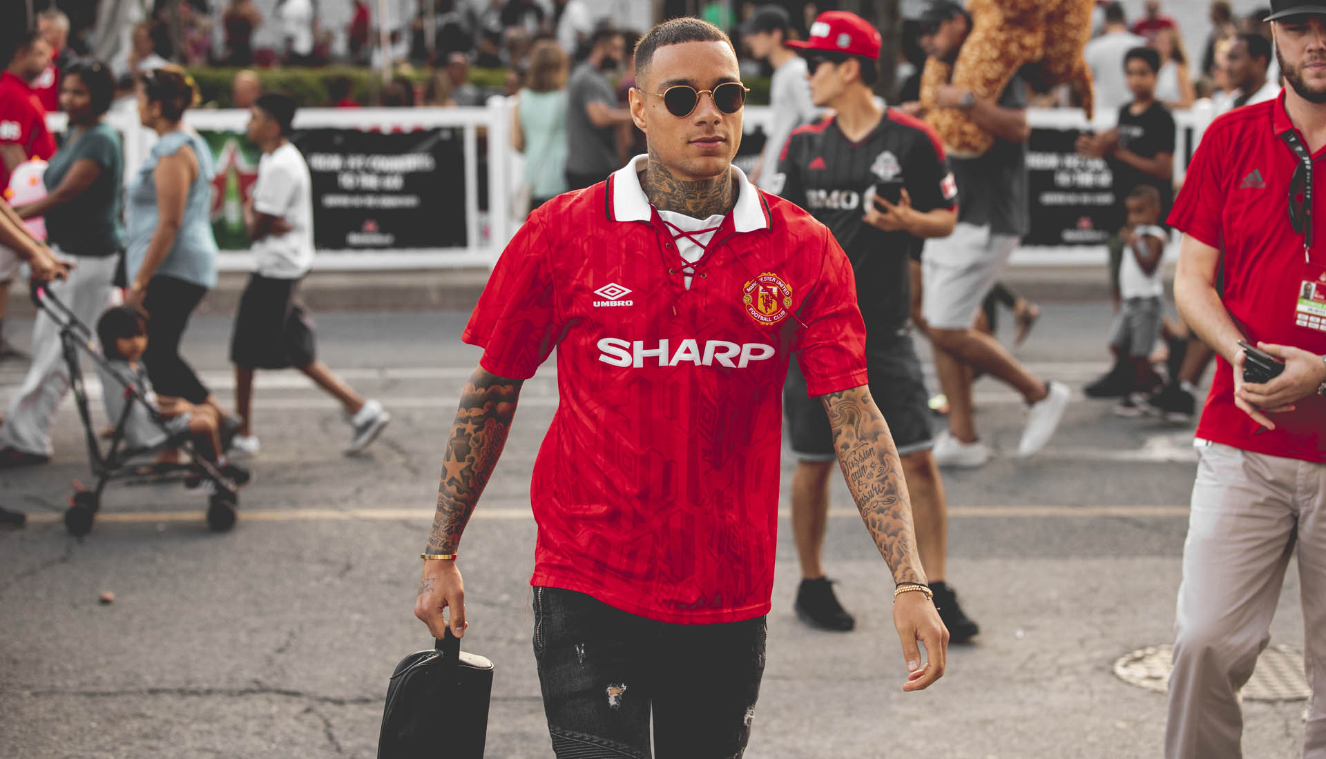 Happy Birthday Gregory Van Der Wiel

A Vintage shirt fan 