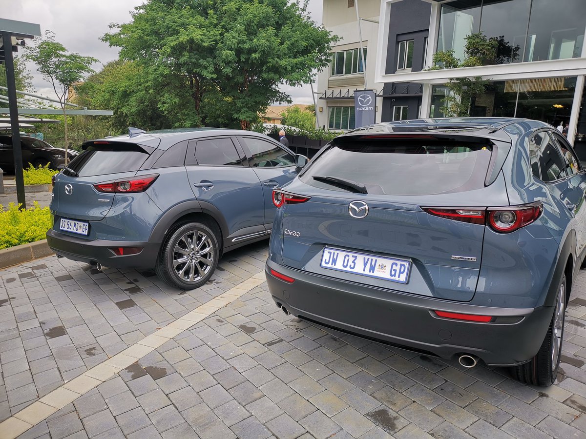 CarsSouthAfrica's tweet image. We're with @Mazda_SA this morning to drive the new CX-30 which has just landed in SA. It slots between the CX-3 and CX-5. Features a 2.0 litre petrol auto, 3 trim levels, priced from R469k.