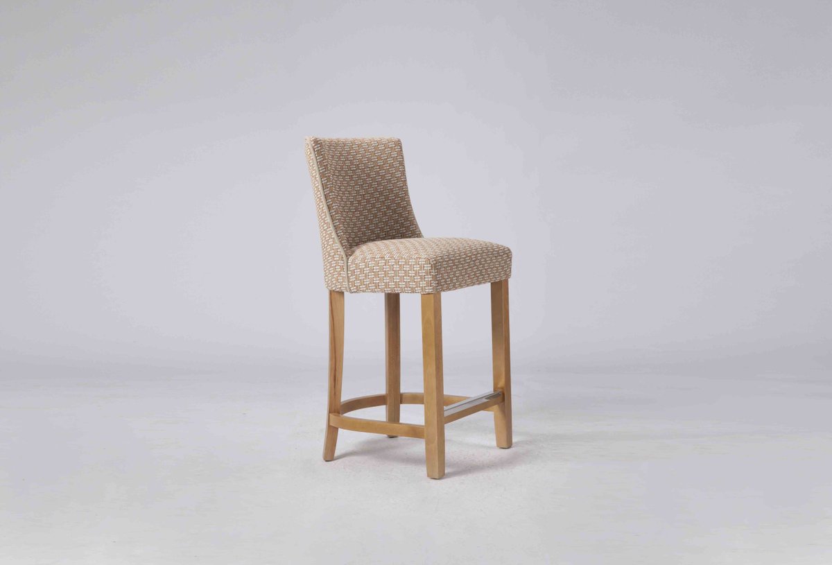 thechairpeople's tweet image. Create a neutral kitchen that has just as much pizzazz as one filled with colour.

Model - Milano Bar 
Fabric 1 - Colefax &amp;amp; Fowler Keston Ochre 
Fabric 2 - Sunbury Nappa Artisan 

@colefaxandfowler @SunburyDesign 

#neutralcolourpallet #neutralkitchen #countrykitchen