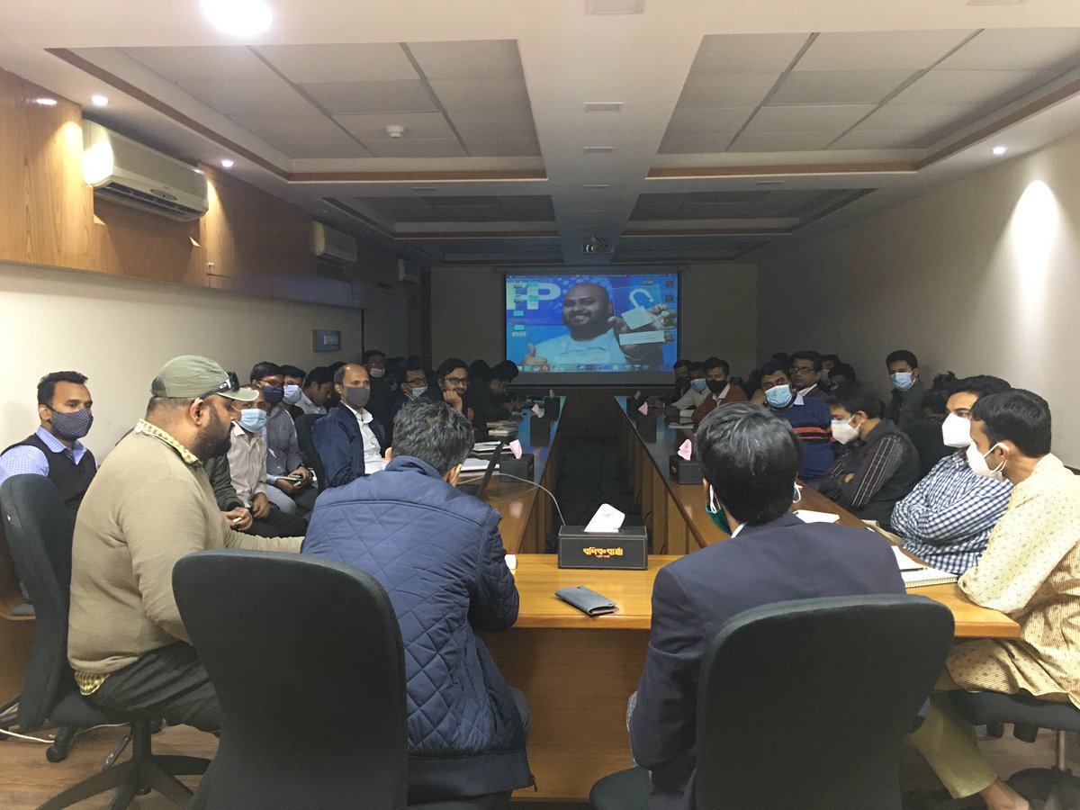 SJpapabear's tweet photo. #buildingassets: a #multiplatform journalism workshop session held at @bonikbartadaily. See training offers at https://t.co/VS2zDZGaxz to reinforce your newsroom strength https://t.co/DM5Kmz2m2z