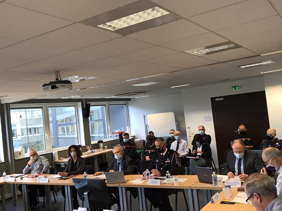 sdis42's tweet image. #instances 🗂Ce matin à l’état-major du #sdis42 séance du conseil d’administration en présence du président @Dep_Loire42 et de @Prefecture42 ➡️Au programme notamment vote du budget primitif 2021 et avis sur le projet de révision du règlement opérationnel.