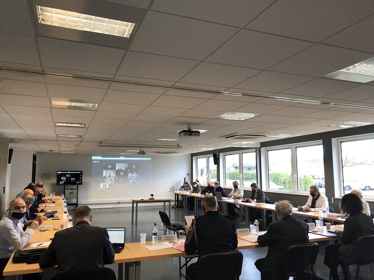 sdis42's tweet image. #instances 🗂Ce matin à l’état-major du #sdis42 séance du conseil d’administration en présence du président @Dep_Loire42 et de @Prefecture42 ➡️Au programme notamment vote du budget primitif 2021 et avis sur le projet de révision du règlement opérationnel.