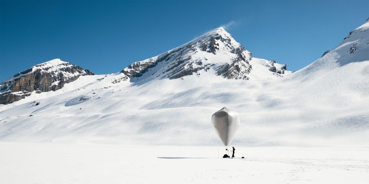 ArtsAtCERN's tweet photo. #ChristinaHemauer and #RomanKeller's artistic research, 2019 Collide @prohelvetia winners, studies the changes in the blueness of the sky caused by anthropogenic activities.

Read more about 'Voyages atmosphériques (Concerning the Blueness of the Sky)':
https://t.co/ERTvvkYVEh https://t.co/qRBcYxIzBo
