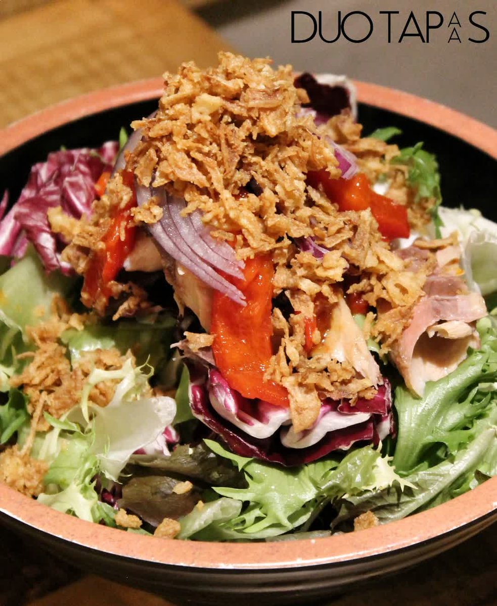 Comer sano y sabroso 😉

<a href="/LaVidaEnTapas/">La Vida</a> #alameda #Sevillahoy #TDSGastro #TdsActualidad #GastronomiaSevilla #food #foodporn #Seville #tapas #slowfood #Gastro #Ensalada #DuoTapas #SameSameButDifferent