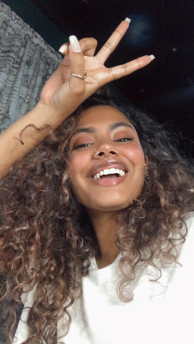 Shaskiajohn's tweet photo. Retweet with a pic of you smiling x https://t.co/Voon1KkE9S
