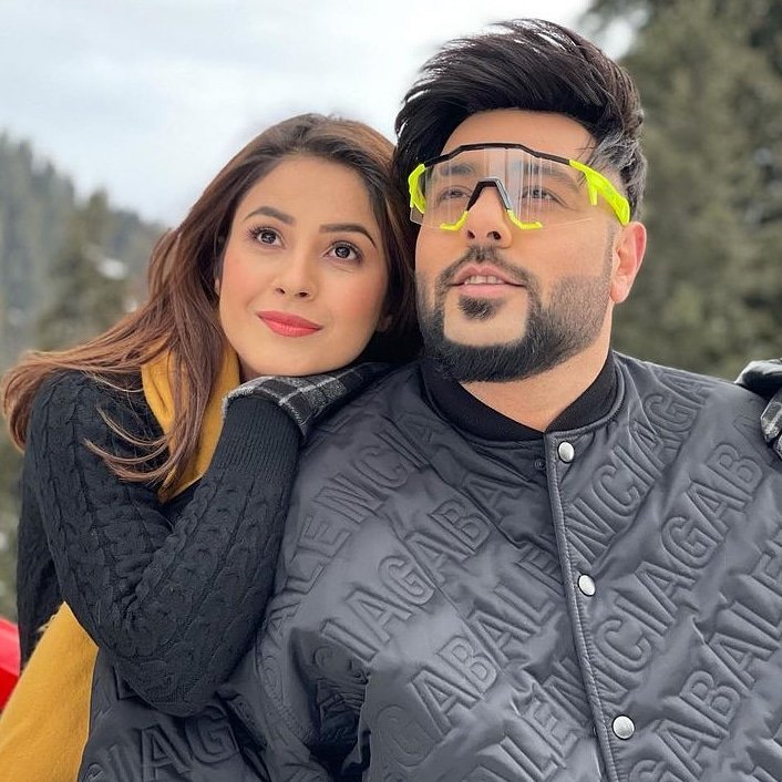 viralbhayani77's tweet photo. यह लड़की pagal हे pagal हे #shehnaazgill @Its_Badshah https://t.co/hxlj0EDx5i