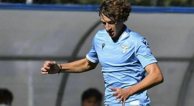 SoyCalcio_'s tweet photo. Romano Mussolini, bisnieto de Benito, juega en la cantera de la Lazio. Acaba de cumplir los 18 años y juega de lateral:

🗣 "En la Lazio me juzgan solo por mi forma de jugar, no por mi apellido. Espero hacer mi debut pronto en el Primavera". https://t.co/DAnipqmWXu