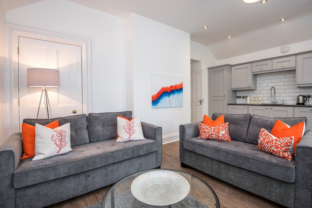PropUniqueLtd's tweet photo. Pop of colour 🌈 

*The Fordham* located in our beautiful new location Durham.

Two bedrooms, one bathroom. 

Please call us for availability on 0191 490 0789 📞
.
.
.
#durham #servicedapartments #luxuryliving #popofcolour #northeast #staysafe https://t.co/dbTjEP3FfO