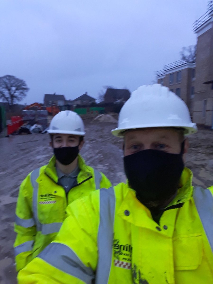 Cold, wet, early morning start for these two awesome engineers, well done Guys, keep up the good work!
#TeamLifeline <a href="/Lifelinealarms/">Lifeline Security</a>