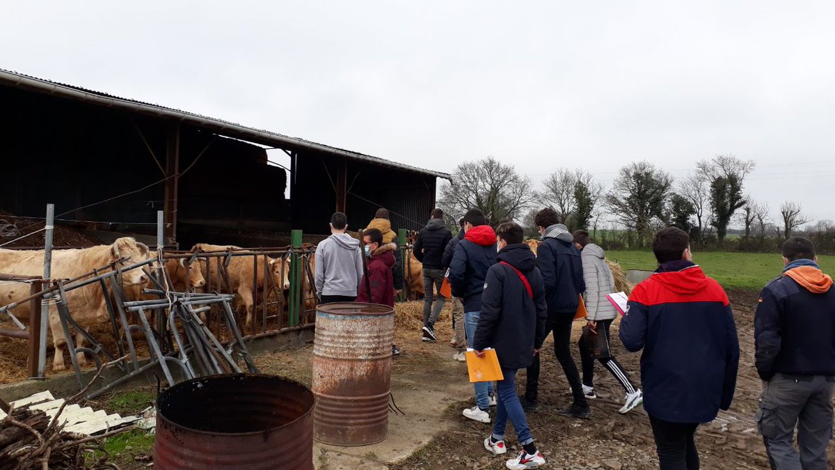 Visite au GAEC les 2 coeurs de Monsireigne pour les 3 emes de la MFR Pouzauges <a href="/MPouzauges/">MFR CFA Pouzauges</a> <a href="/MFRvendee/">MFR de Vendée</a> @UNMFREO Decouverte de la fabrication de farine pour nos jeunes. Merci pour l'accueil.