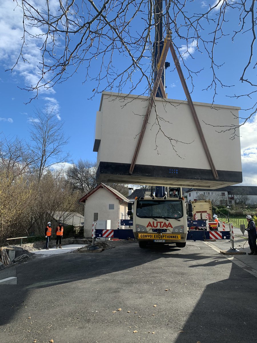 lafibre64's tweet photo. 50ème NRO posé aujourd’hui à #Esquiule sur le réseau #THD64 : Les communes voisines de la #CCHB, Geronce, Moumour,
Geüs d’Oloron et Saint Goin notamment y seront raccordées tout comme la commune de Barcus en #soule
#lafibre64 #le64 @SFR_FTTH https://t.co/fRn1E9PI7Z