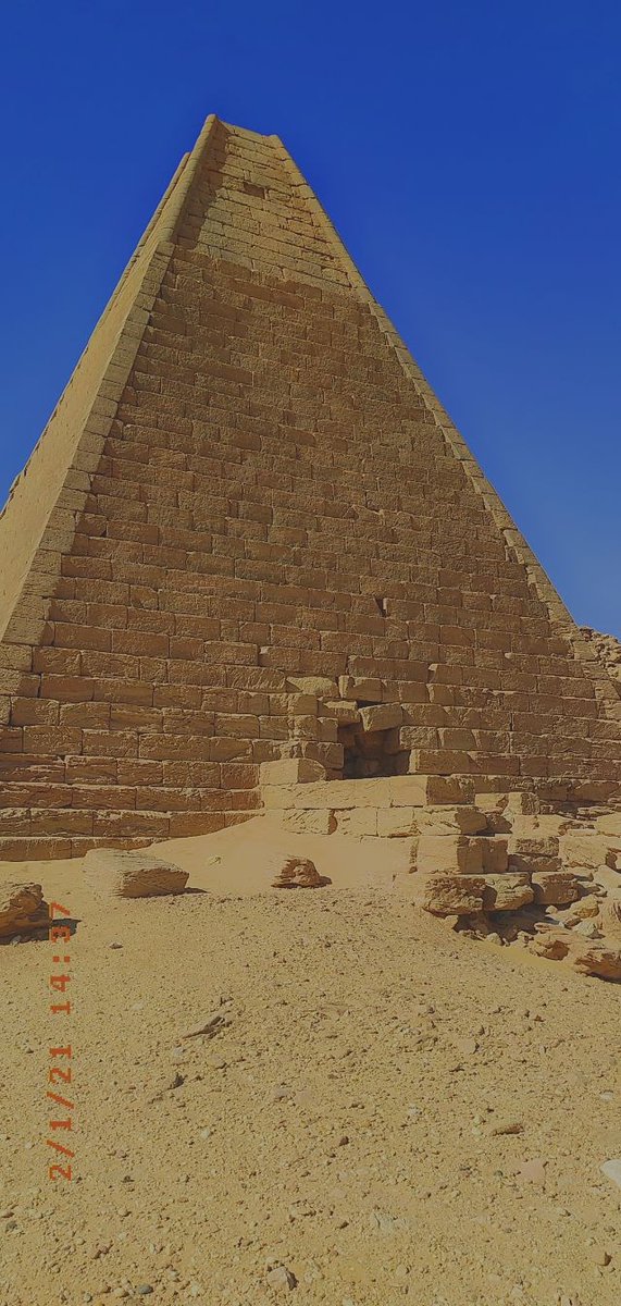 AyshaMun's tweet photo. It's in Sudan #PyramidsofMeroe cousin's to #Pyramidsofegyptian 🌹❤️ https://t.co/d1dD29U0mV