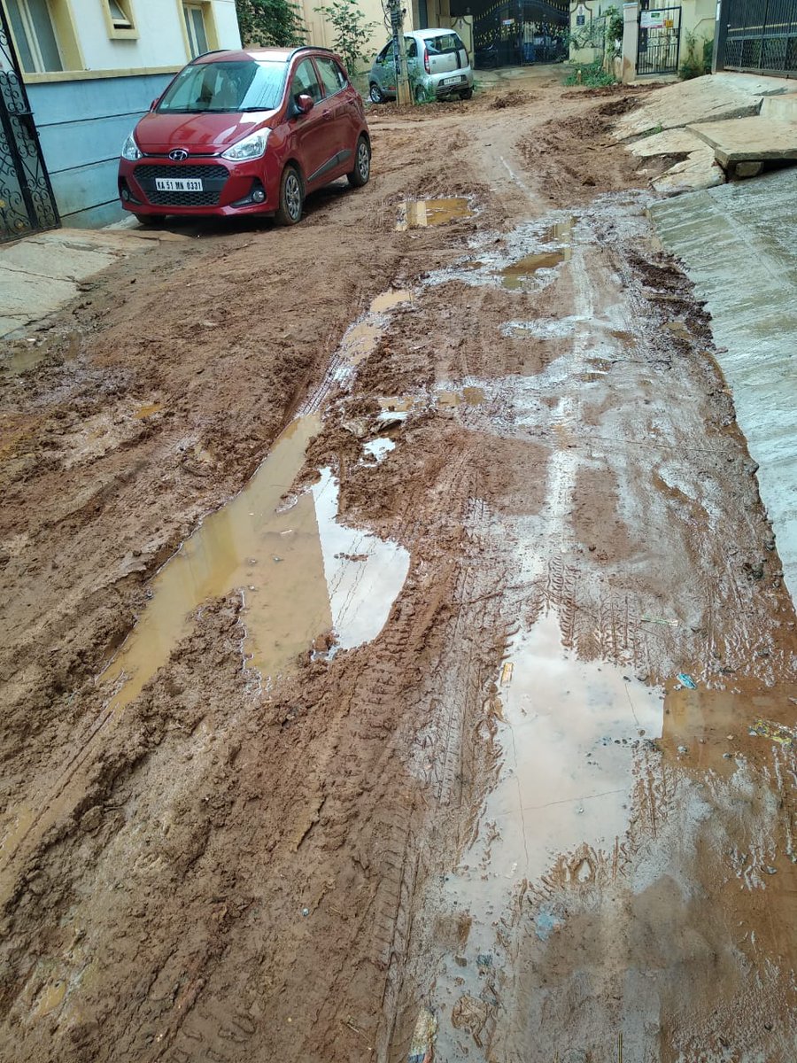 kdevforum's tweet photo. @CMofKarnataka @ArvindLBJP pls look at revenue generated by #Mahadevapura,#Bellandur perhaps highest tax receipts &amp; then what?
We got "no roads" here while Raj bhavan area gets cycle lane? @DULTBangalore @BBMPAdmn should focus on integrated mobility plan,we got 7 SEZs ..(1/2) https://t.co/aNLtBI6AnM