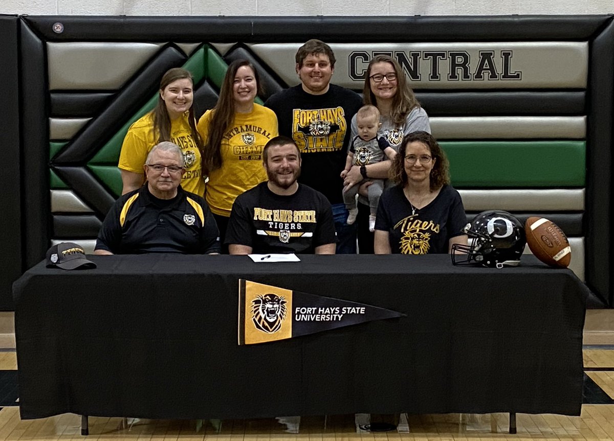 toby_holmes's tweet photo. Proud of you, Tyler, for your commitment to FHSU Football. Do great things!! @sholmes1992 @t70holmes https://t.co/PpLVIXh0k5