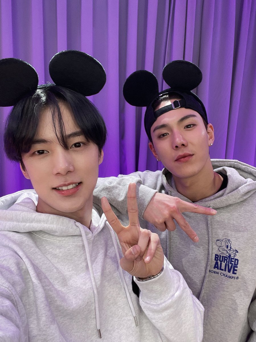 210223 셔누 민혁 보그싶쇼

놀이동산 가면 이런 머리띠 하는 편

#셔누 #민혁