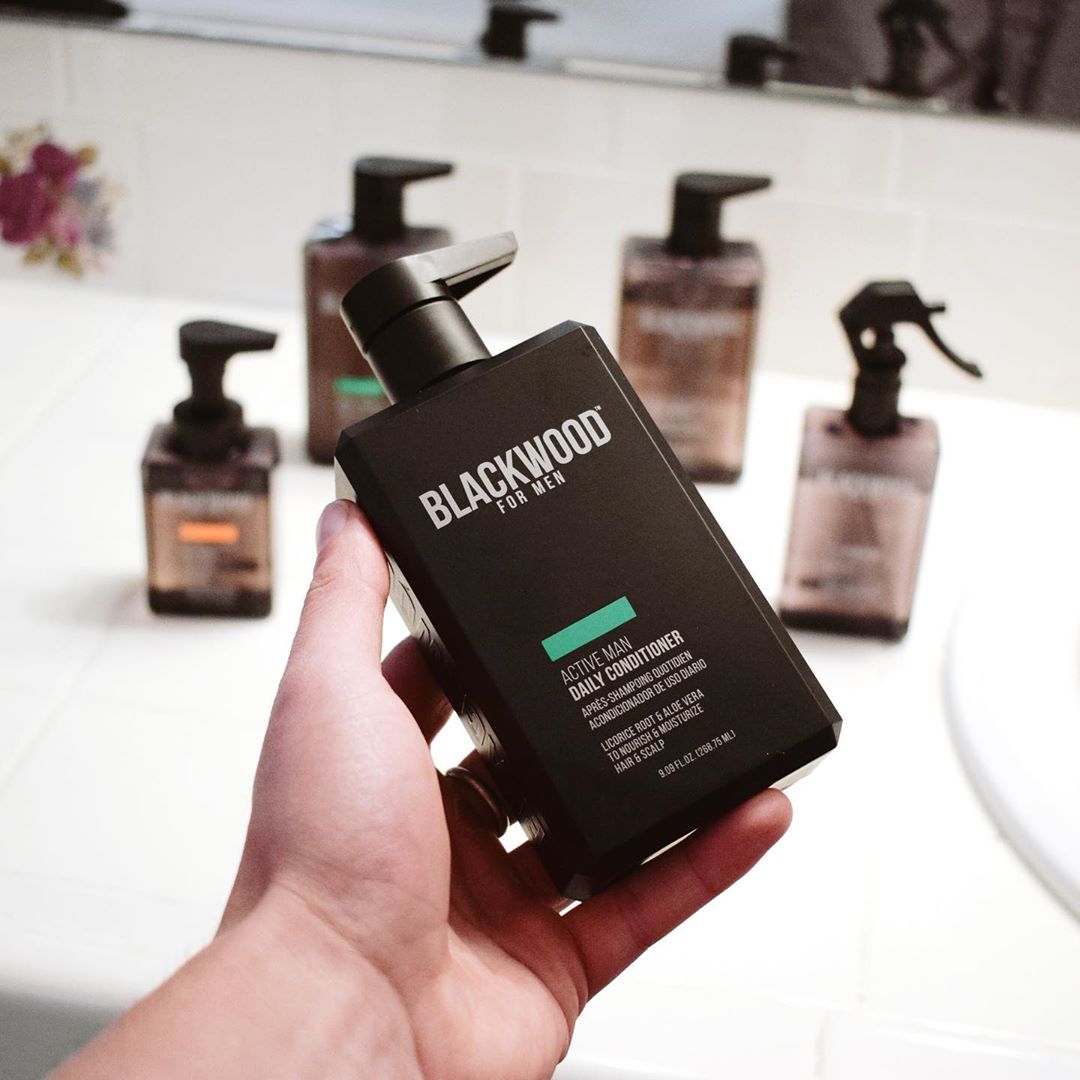 Blackwoodformen's tweet image. Get Active about healthier hair &amp;amp; skin with our natural #BotanicalBoosts 🔝🌿 #ActiveMan Conditioner has 15+ botanicals to help thicken hair &amp;amp; soothe the scalp 🤤
#CleanseRestoreProtect 💦🛠🛡
📷: @nathanseastrand
