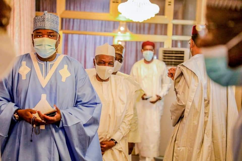 Gawuna2023's tweet photo. HE @GovUmarGanduje ya karbi bakuncin dan takarar shugaban kasar Nijar @mohamedbazoum dan jamiyar #PNDSTarayya, wanda shine ke kan gaba a zaben shugaban kasar da akayi kuma wanda za'a sake yin zagaye na biyu a wannan watan. #Bazoum ya kawo wa Gwamna #Ganduje ziyara #KANO https://t.co/snL3YgIqka
