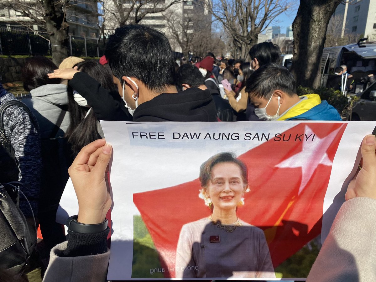 eeq17492467's tweet photo. We voted with all of our hearts despite global pandemic and the result spoke our hearts.We need justice,freedom and a better future.Don't let take into the darkness again.Let us creat our future with our own hands.

#SaveMyanmar 
#Reject_the_Military 
#AungSannSuuKyi_government https://t.co/DUaFto7ONY