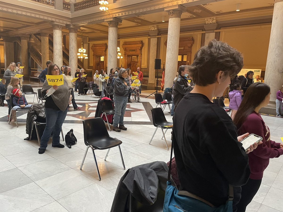 DWilliamsTV's tweet photo. #NOW: Dozens of people are holding a rally at the Statehouse in Indianapolis in favor of SB 74. The bill prevents an employer from requiring an immunization, as a condition of employment, if they decide to opt out for religious, conscience or for medical reasons @WISH_TV https://t.co/FmNGbXWwlE