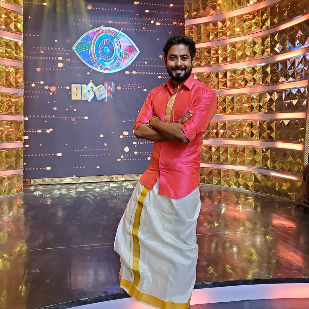 AariFansClub's tweet photo. Handsome😍❤️👑.....

#AariArujunan @Aariarujunan #AariFansClub https://t.co/sJCa7mFOta