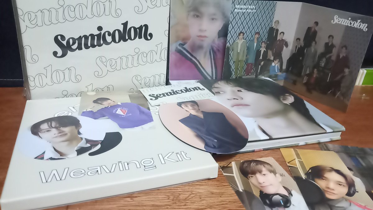 So i finally received my semicolon album from them. I was hoping for a Cheol digi but i got The8 which is also fine since I'm planning to complete all digipacks. Also love the pulls, umuulan po ng Joshua.. 