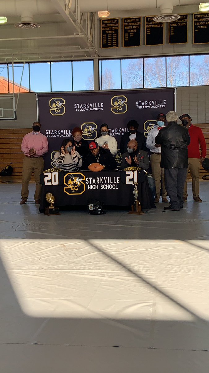 Ahmir Taylor signs to East Mississippi Community College.