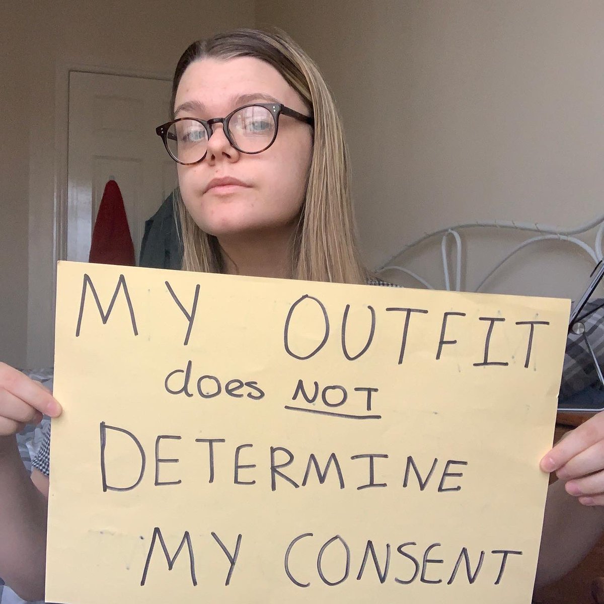 For three years @demontfortsu have hosted a walk for Light The Night with signs. This is in solidarity with those who experienced sexual abuse. 

The DSU are putting on a virtual event at 4pm today 👇

bit.ly/3cPvjuH

Here are our members showing their support 🪧