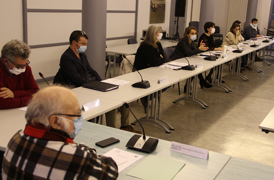 Fougères Agglo (@fougeresagglo) on Twitter photo Démocratie participative / Fougères Agglomération : installation du Conseil de Développement : 21 citoyens qui ont leur mot à dire. Savoir +fougeres-agglo.bzh/content/foug%C… Démocratie participative / Fougères Agglomération : installation du Conseil de Développement : 21 citoyens qui ont leur mot à dire. Savoir +fougeres-agglo.bzh/content/foug%C…