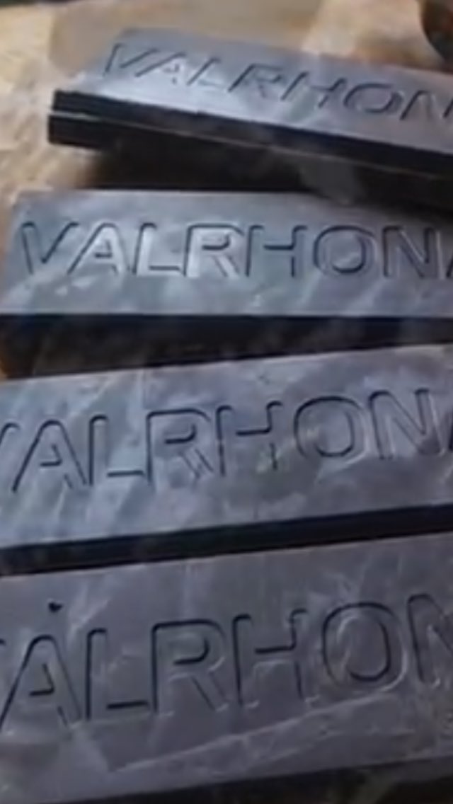 MALS 5 🤚🏻top tips for a great Valentine’s Day❤️Video on <a href="/MalmaisonHotels/">Malmaison Hotels</a> @Valrhona <a href="/gourmetbutcher/">Donald Russell</a> <a href="/wellocks/">Wellocks</a> #ValentinesDay #chocolate #cotedeboeuf #Flowers #fizz