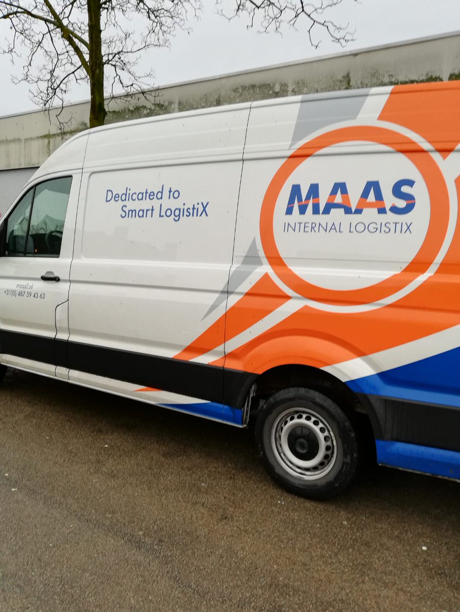 VoedselbankOss's tweet photo. Vier nieuwe rollerbanken zijn er binnengerold bij @VoedselbankOss. Dank aan #MaasInternationalLogistix uit #BenedenLeeuwen. Zo kunnen we nog meer #coronaproof werken. https://t.co/Y19xpbaIn8