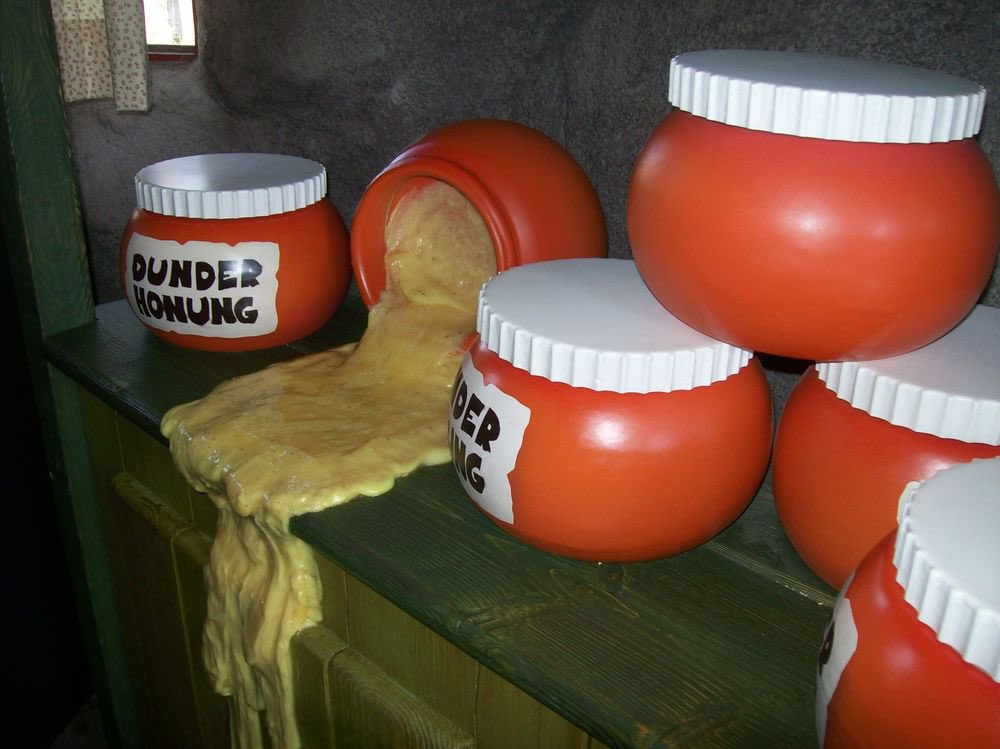 BREAKING NEWS Efter avgången: Dan Eliasson byter karriärväg - ska börja sälja DIN farmors dunderhonung på utvalda delibutiker i Las Palmas. ”Har alltid varit min dröm” säger Eliasson.