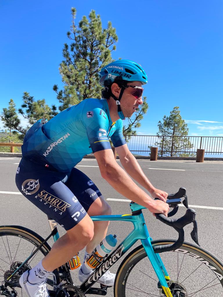 XDSAstanaTeam's tweet image. 🚴‍♂️🌋Our altitude group is ticking off the kilometres around Teide on their @WilierTriestina bikes and getting ready for the upcoming season start!

#UnitedWeRace #AltitudeCamp 
📷@ModusVivendi_bg