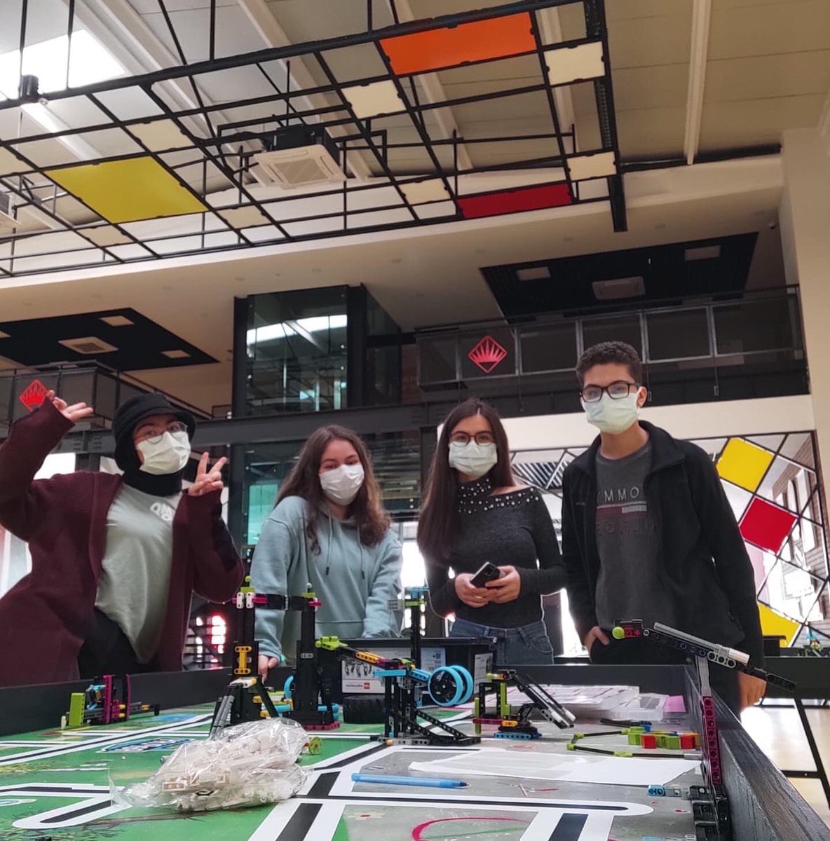 AsklepiosFll's tweet image. Eğleniyoruz ve tüm hızımızla çalışıyoruz.💪🎶(We are having fun and working at full speed.)
#fll #fll2021 #teamwork #robotic #bilimkahramanlaridernegi #winners #fllturkey @BilimKahraman @bahcesehir_k12 @CemMaviengin @zzafererkan @pekgoz_harun @umutsalgin @firstlegoleague