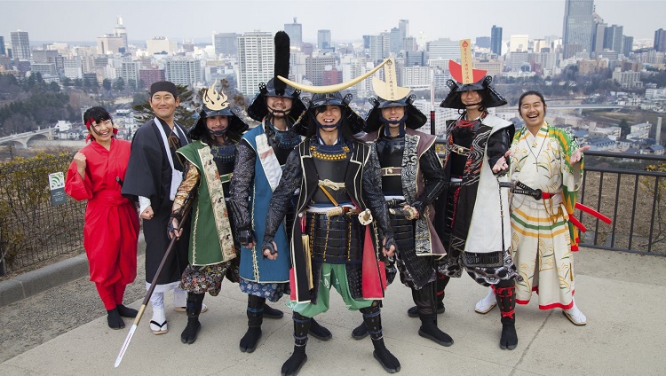 Los samuráis han portado una armadura muy característica pero también muy similar entre ellos en su  #historia. Donde se encuentran diseños más extravagantes es en los cascos que portaban, en ocasiones decorados hasta el extremo. Abrimos hilo con los más peculiares de todo  #Japón: