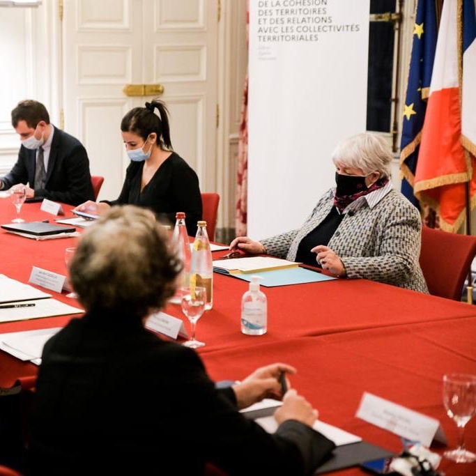 j_gourault's tweet photo. J'ai reçu hier les rapporteurs et le président @AN_CollTerr pour la remise de leurs rapports contractualisation et pouvoir réglementaire local. Des propositions concrètes qui enrichiront le travail que nous menons ensemble aux côtés des #collectivitesterritoriales https://t.co/wfD8np6bnh