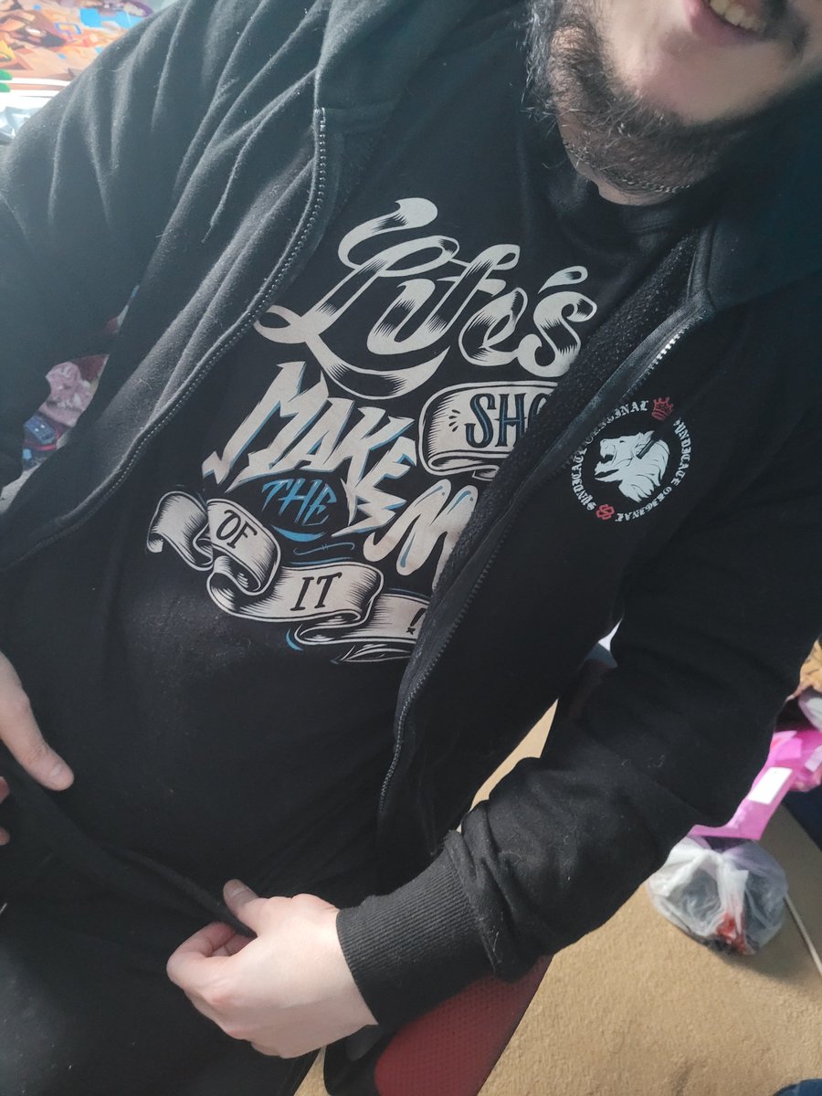 AlexKent93's tweet photo. Wearing all my @Syndicate  swag plus some posters #SyndicateOG love your content and your clothing line Tom keep up the great work https://t.co/IAo9EiPTik