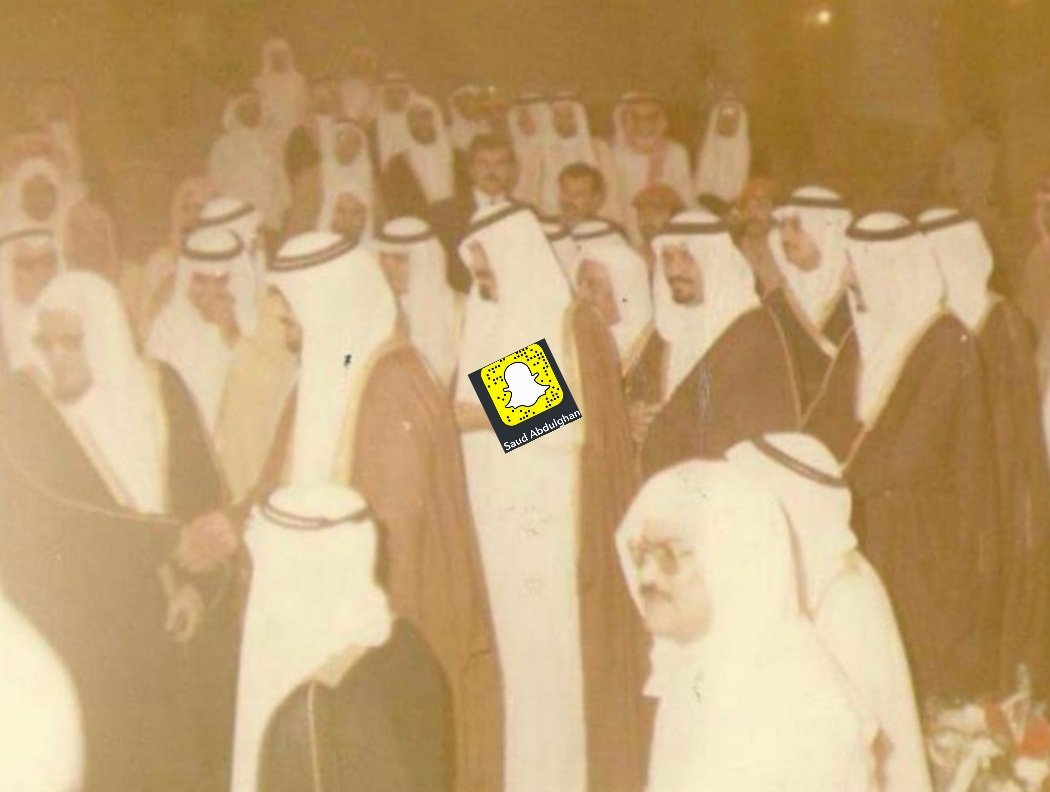 saud_abdulghani's tweet photo. العم محمد بن عثمان ترسن، ولد ونشأ بالمدينة، أمينا  مخلصا خلوقا بار بوالديه، كان مديرا لمكتب السيد حبيب رحمهما الله مدة 37 عاما،عمل بمجلس الاوقاف، اشرف على تغيِر ستارة الحجرة النبوية 3 مرات،اشرف على المساجدالاثرية،توفى بالمدينة ودفن بها(المصدر أ.عبدالرحيم البلادي حفظه الله). https://t.co/utppxv8Qh1