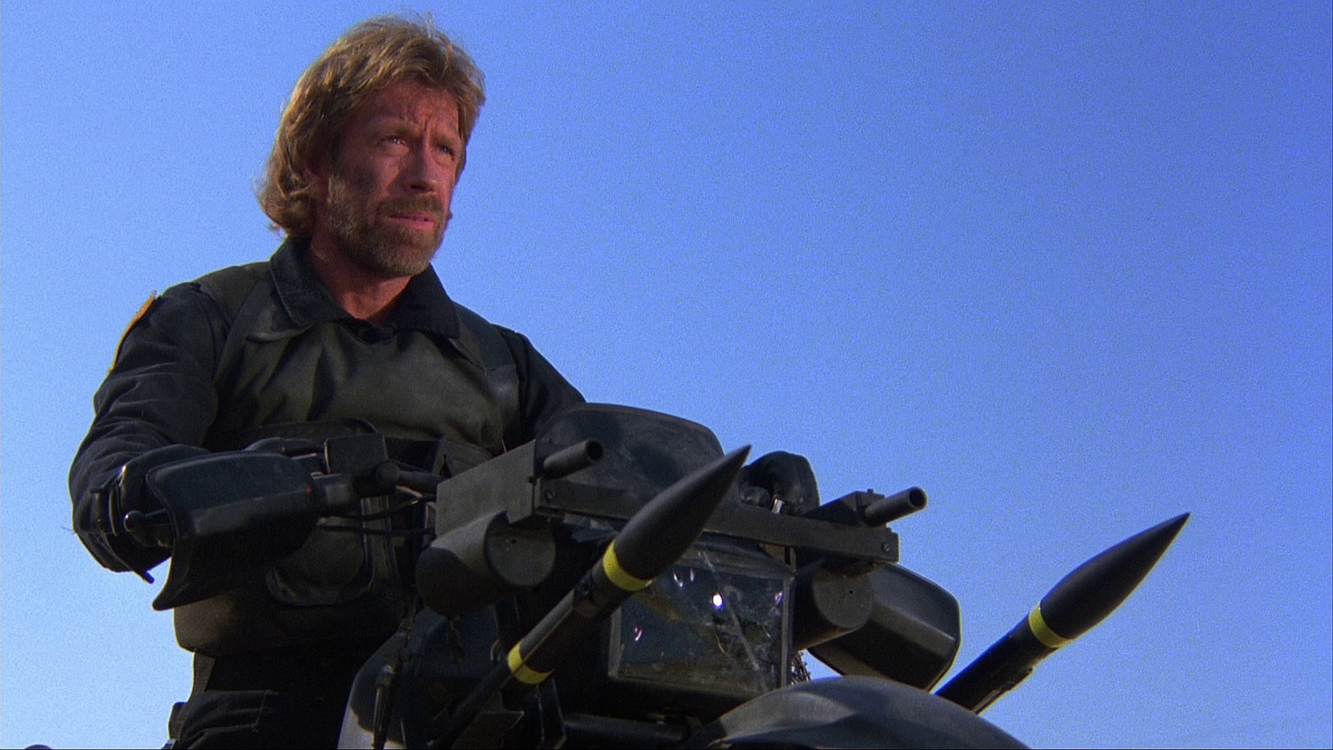 映画 ドラマ ゲームに出てくる武器紹介bot 投稿休止中 Delta Force Motorcycle 登場作品 デルタ フォース チャック ノリス演じるスコット マッコイ少佐が使用する ハンドル付近に二丁の短機関銃 さらに前面には二基のロケットランチャー