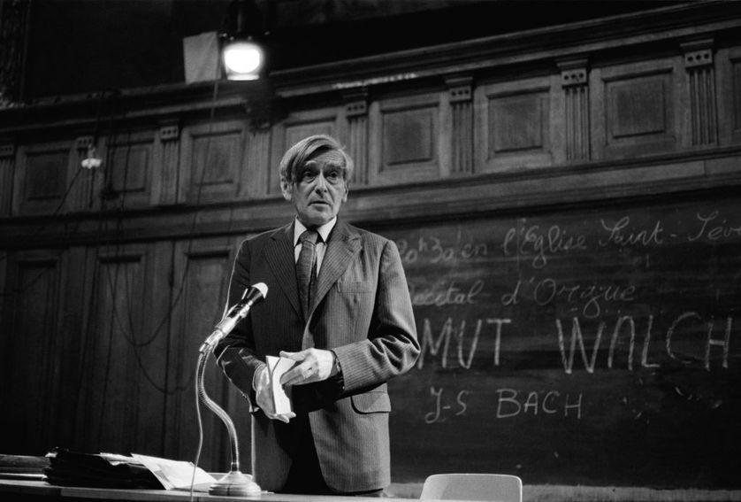 franceculture's tweet image. A partir de 1937, Jankélévitch rédige son "Traité des vertus". Dans cet ouvrage colossal de près de 800 pages, il évoque courage, fidélité, bonté, tempérance, endurance, amour... Mais qu'est-ce qu'une vertu ? franceculture.fr/emissions/les-…