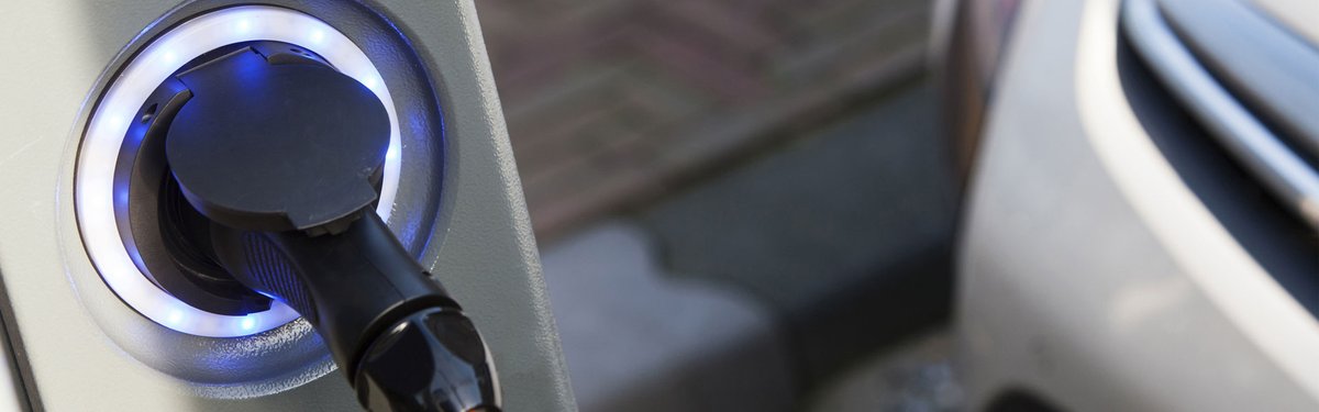 Promotelec's tweet photo. #AstucePro : Notre spécialiste vous rappelle que pour faire installer une borne de recharge pour #VéhiculeElectrique, vous devez faire appel à un #installateur qualifié - mention #IRVE - en complément de sa qualification principale. 🚗🔌

Plus d'info ➡️ https://t.co/WBIsufjy2Y https://t.co/JnXlVj4ta0