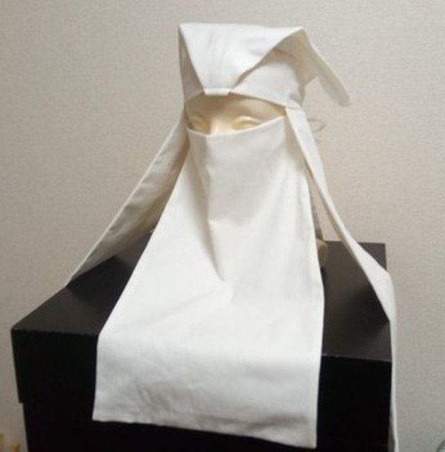 Su daimio Uesugi Kenshin es representado siempre con un Zukin en lugar de un casco. En el periodo Edo se volvieron populares para pasar un invierno más calentitos.