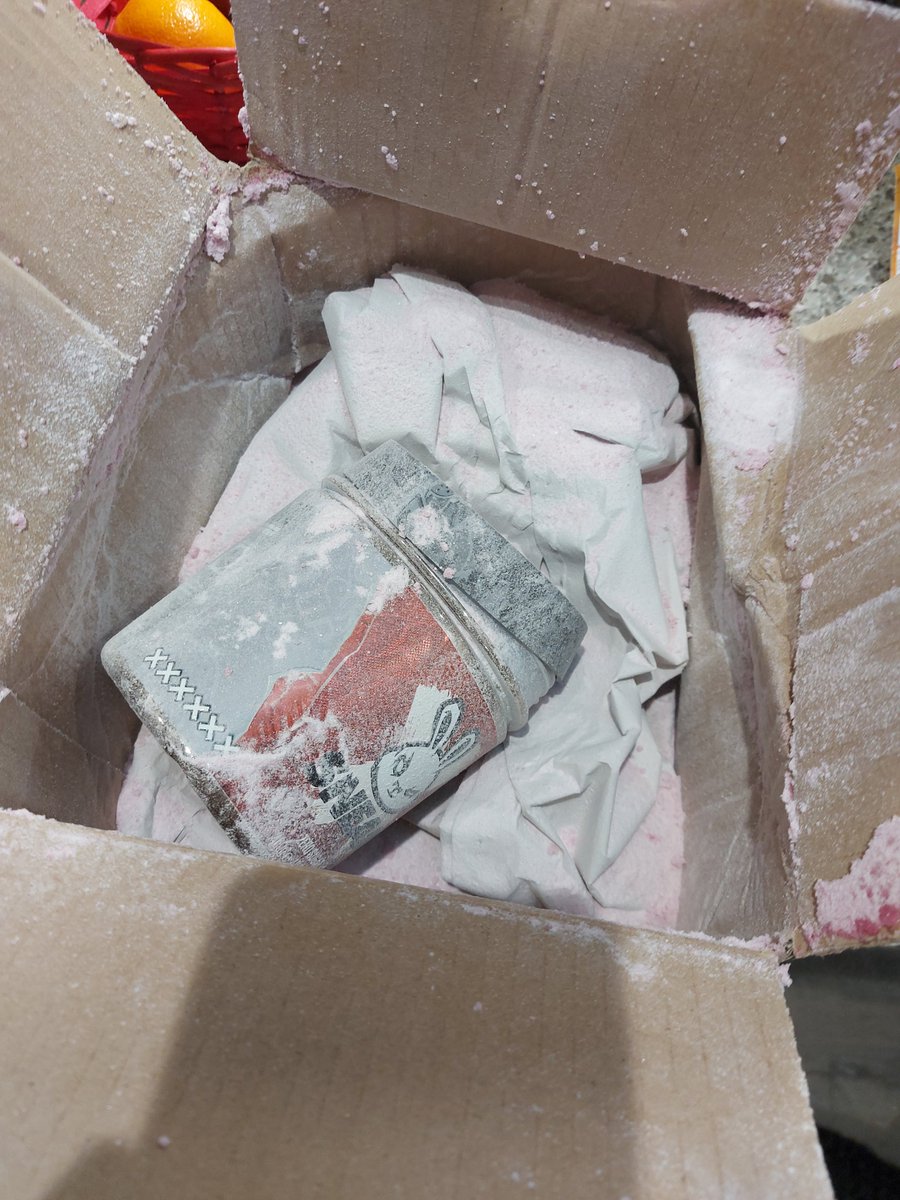 bezza65's tweet photo. @Hermesparcels Is this how you handle every package!? You have Rory Delap chucking shit for fun!? https://t.co/lPAQnS7EXM