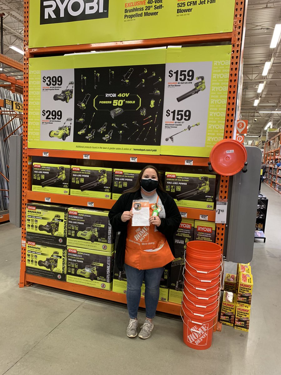 Elisha driving customer service and earning the weekly VOC Homer Badge. Thank you Elisha for living our values <a href="/TrevorLutes/">Trevor Lutes</a> <a href="/BrandonB885/">Brandon Benfield</a> @AscottTHD