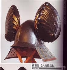 También puedes ponerte dos conchas en la cabeza. O si te van más los animales de tierra, dos orejas de conejo (son ornamentales, no funcionan de verdad).