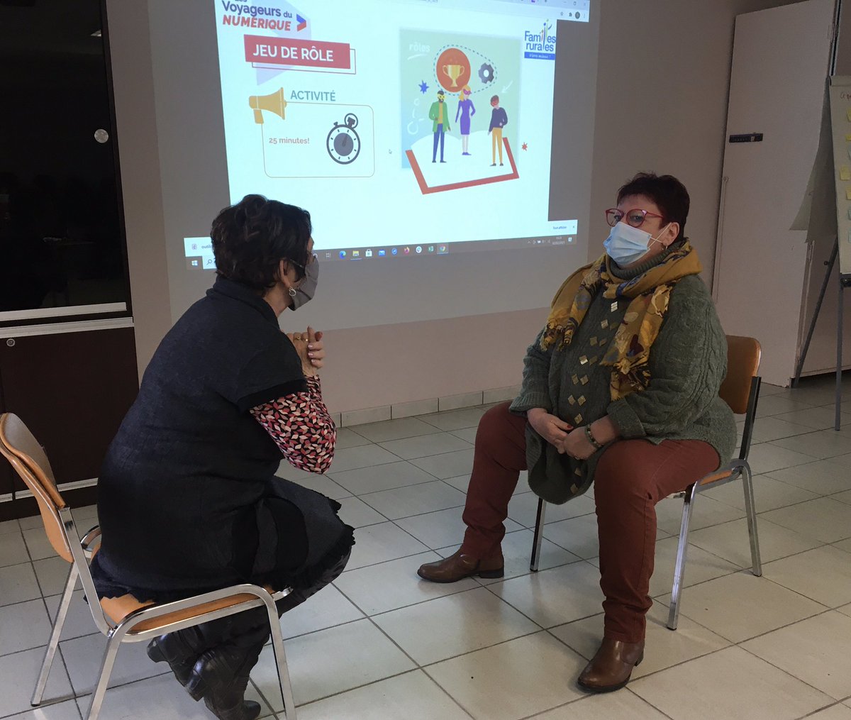 Formation en présentiel à Chalain le  Comtal avec les aidants numériques de Familles Rurales ! #inclusionnum #BSF #education #mediation