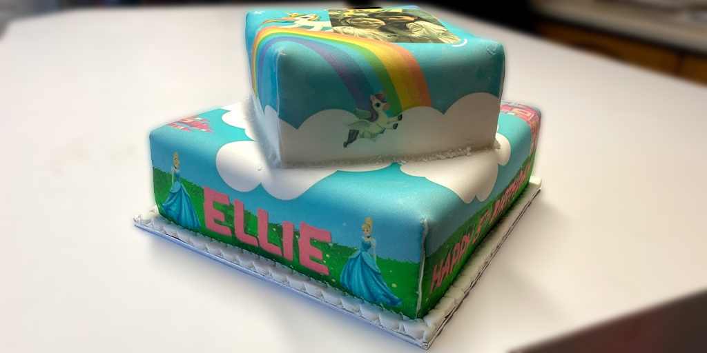 EatYourPhoto's tweet photo. Testing out 2-tier cakes! 😍 https://t.co/Dg9qedZCKp