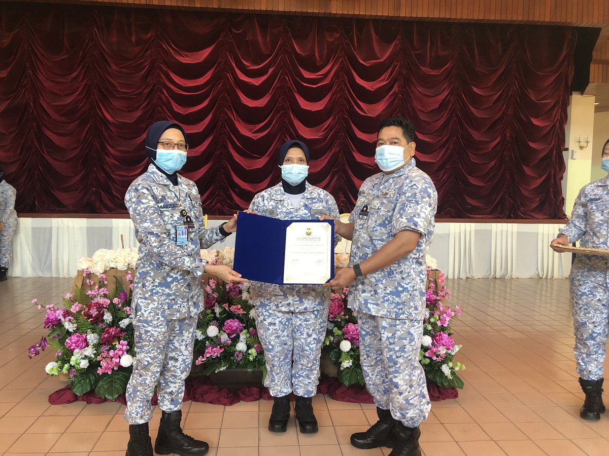 Majlis Serah Terima Tugas Pegawai Laksana dan Pegawai Akaun iaitu Lt Kdr Marzurida bt Mhotar TLDM yang bakal menamatkan perkhidmatan. Majlis telah disempurnakan oleh PM, Lt Kdr Martini bt Mansor TLDM. 

Selamat maju jaya dan selamat bersara diucapkan! 

<a href="/MkPLTLDM/">RMN HQ LNB Official</a>