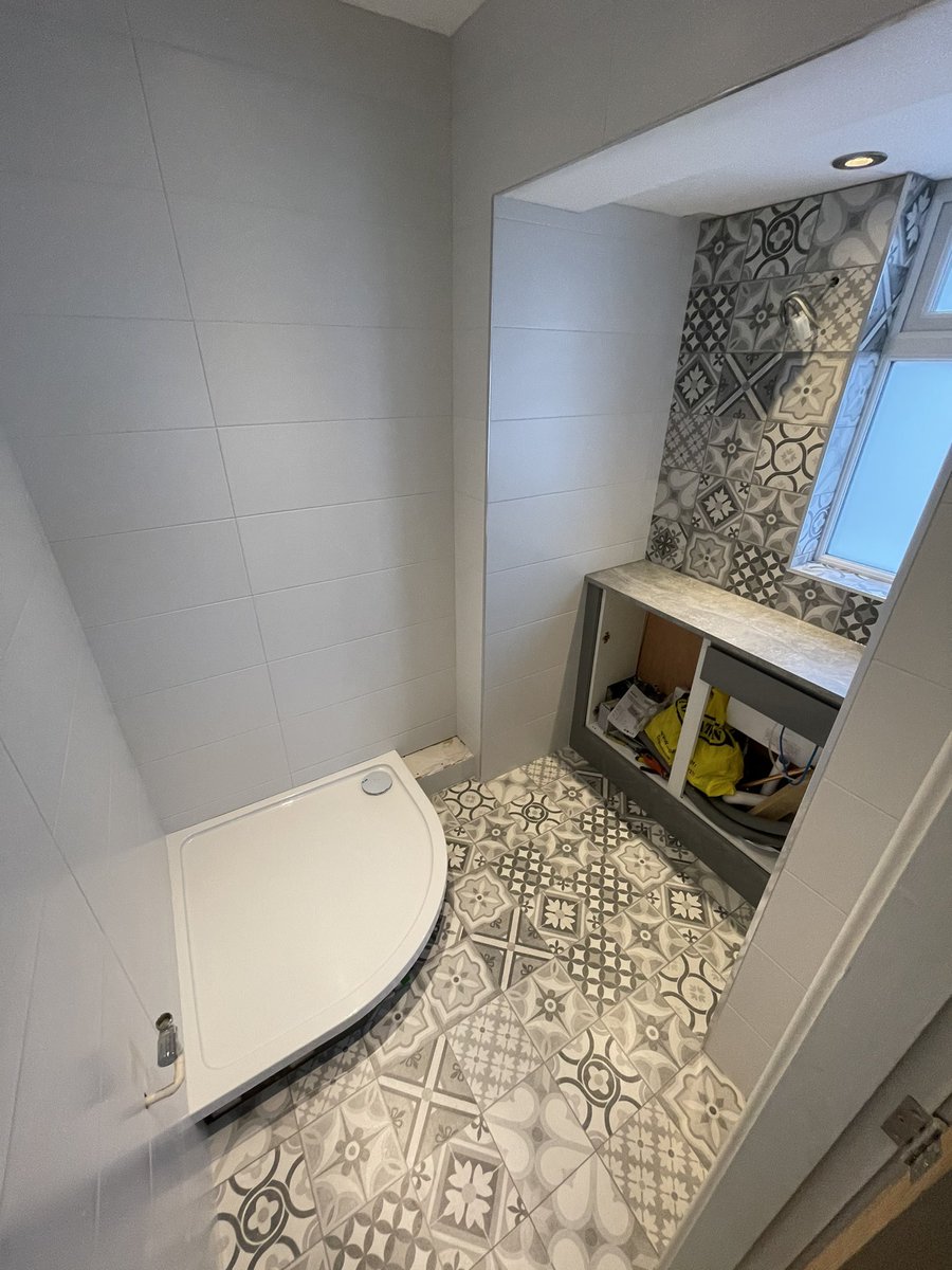gtaylortiling's tweet photo. Little shower room to 2nd fix #quality #tiles @tilemasteradhes @KerakollUK @SigmaUK1  boom 💥 @Unique_Home_Imp https://t.co/zw1Af2LJ35