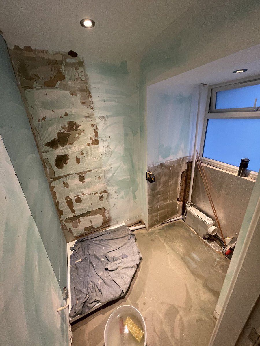 gtaylortiling's tweet photo. Little shower room to 2nd fix #quality #tiles @tilemasteradhes @KerakollUK @SigmaUK1  boom 💥 @Unique_Home_Imp https://t.co/zw1Af2LJ35